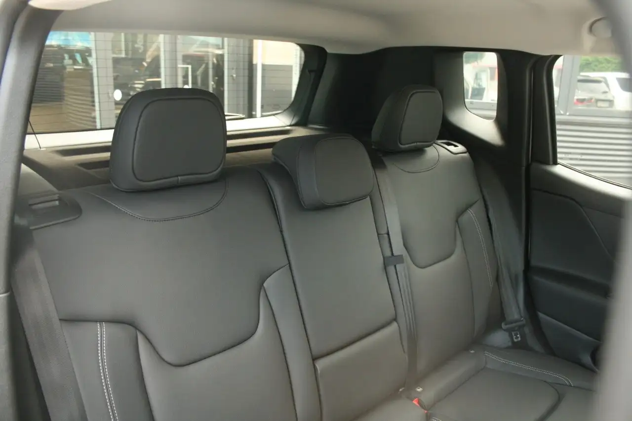 Jeep Renegade PHEV S-Edition 4xe — Vehicle gallery 12