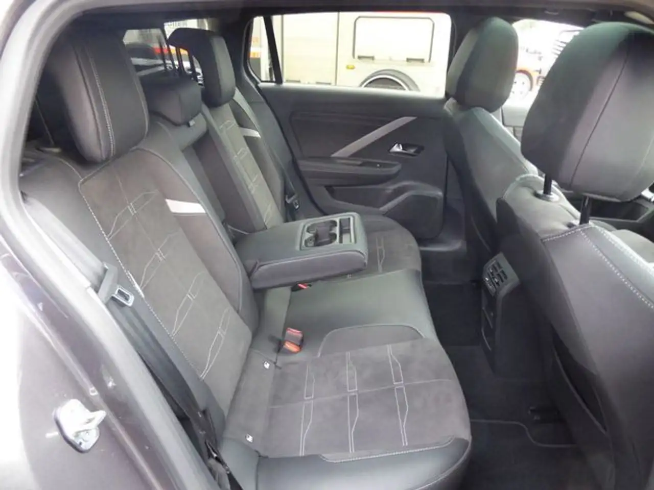 Opel Astra ST Ultimate 1.2 Turbo Aut+AHZV+MatrixLED — معرض صور السيارة 12