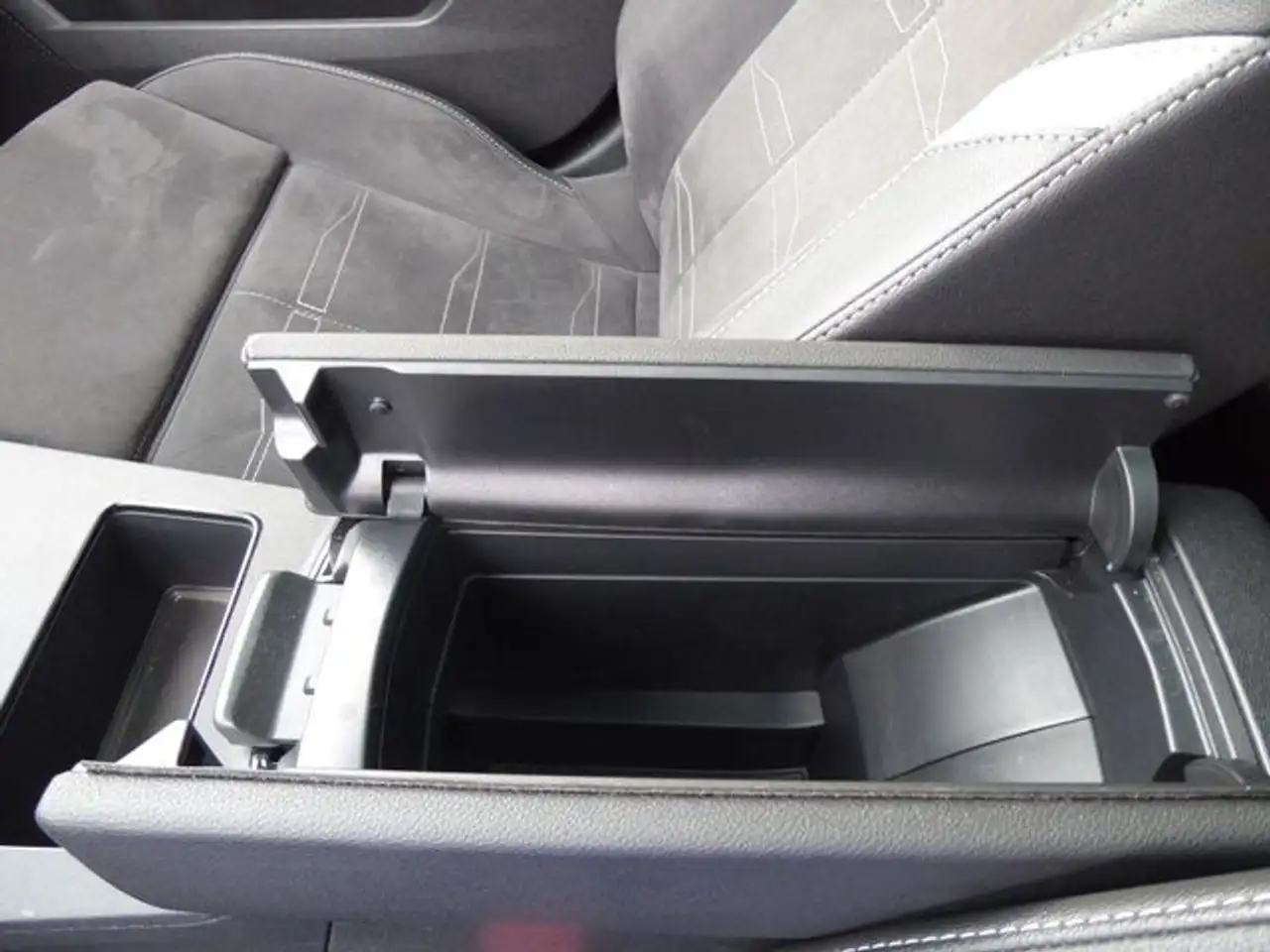 Opel Astra ST Ultimate 1.2 Turbo Aut+AHZV+MatrixLED — معرض صور السيارة 28