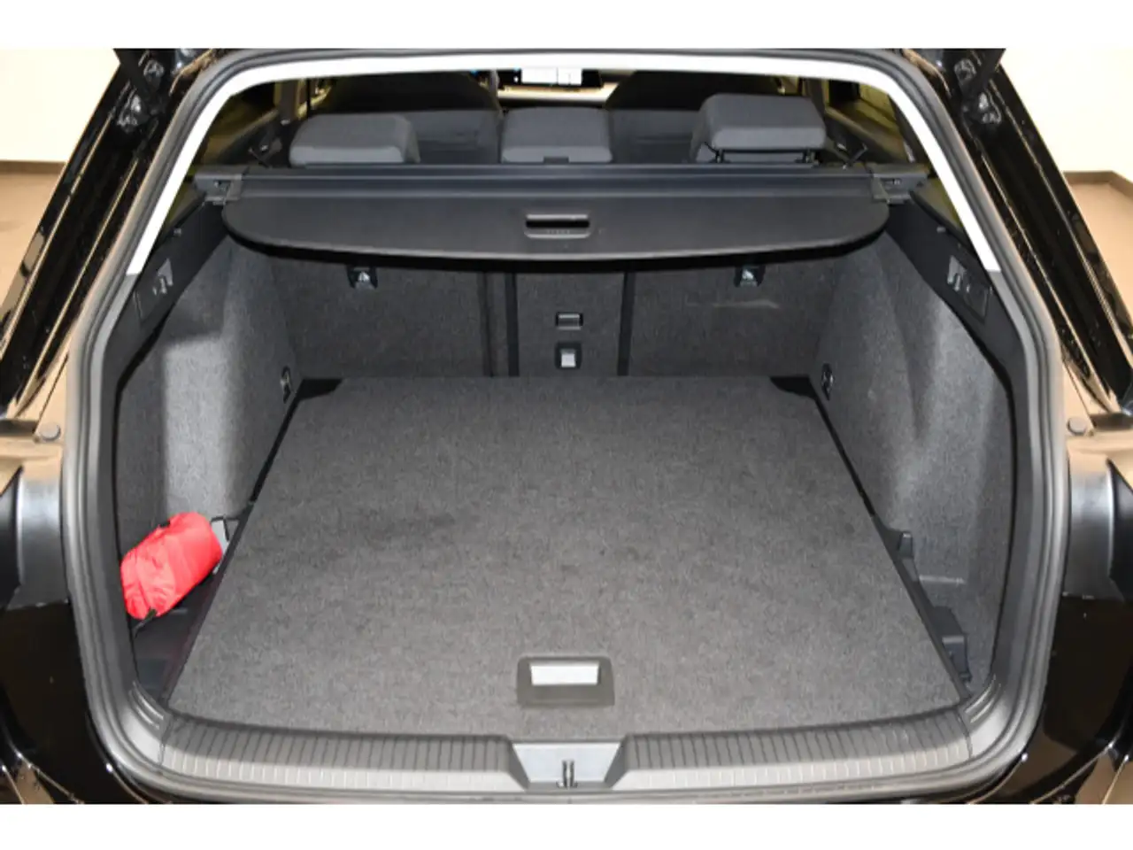 Volkswagen Golf 8 VIII Variant 1.0 eTSI DSG MOVE LED/ACC/Na — Galería del vehículo 10