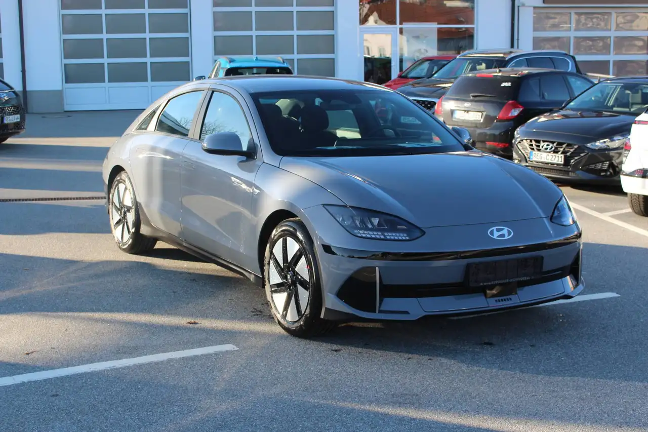 Hyundai IONIQ 6 Heckantrieb 53kWh Batt. Basismodell — Vehicle gallery 8