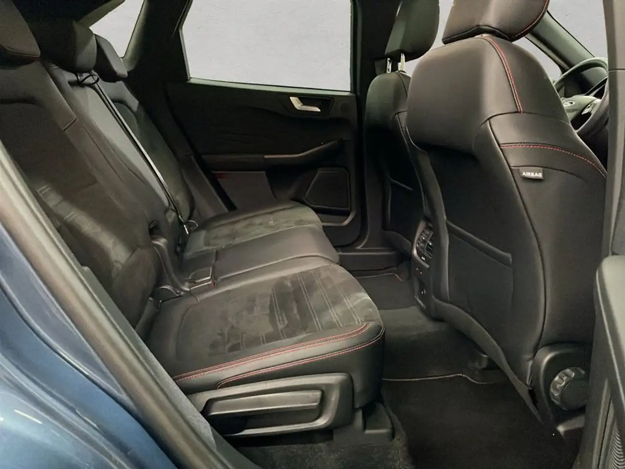 Ford Kuga 1.5 EcoBoost ST-LINE X — Vehicle gallery 21