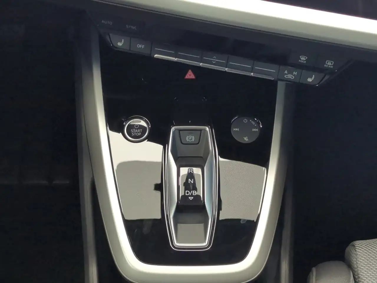 Audi Q4 e-tron 45 AHK+360° Cam+ACC+Navi+Dynamik-Paket — Vehicle gallery 14