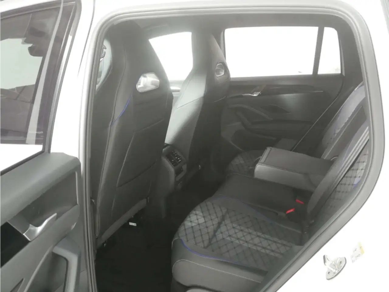 Volkswagen Tiguan 1.5 TSI eHybrid R-Line Black Style DSG — Galerie du véhicule 18