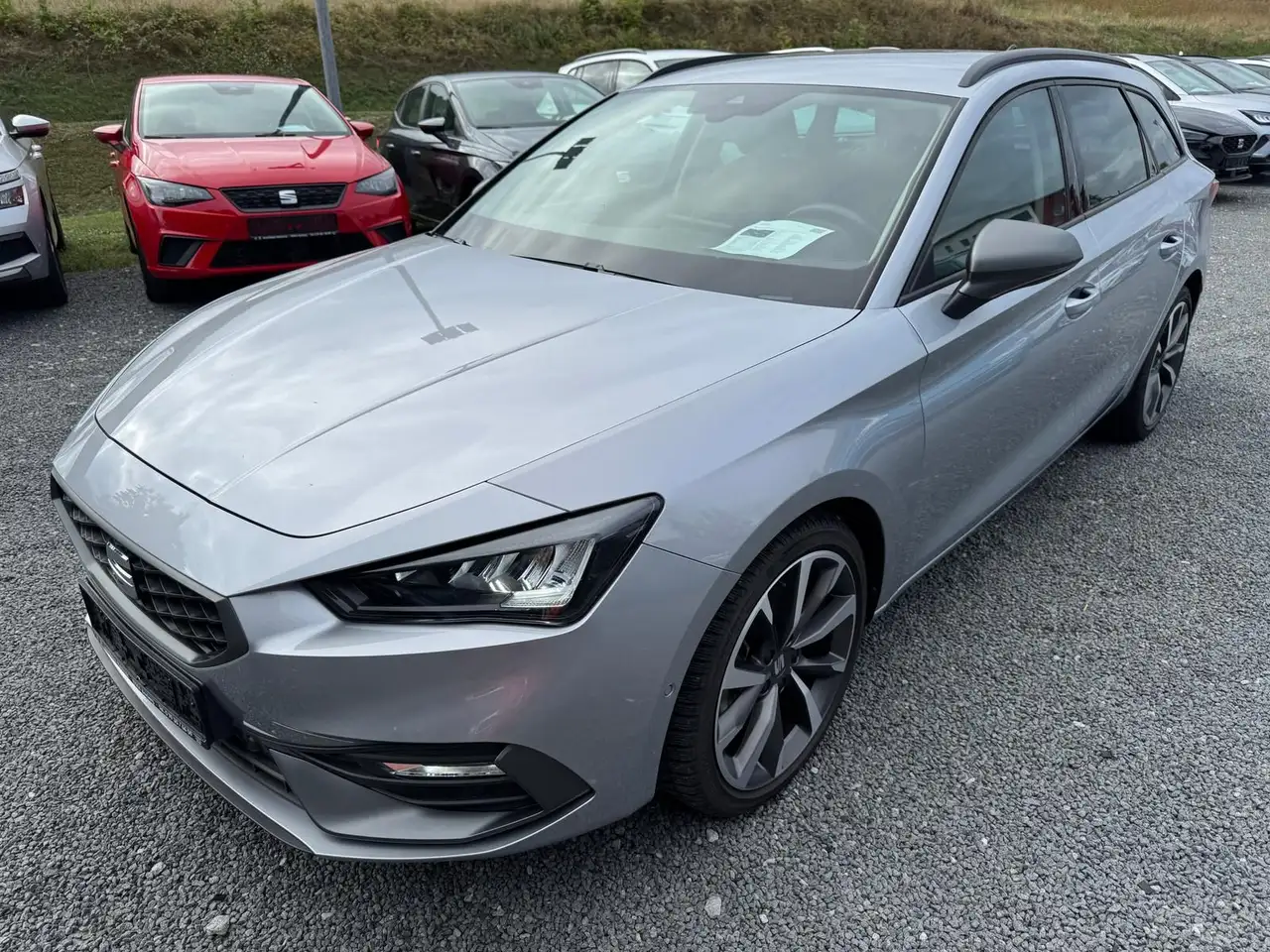 SEAT Leon 1.5 eTSI *DSG*FR*PDCHI+VO*TEMPOMAT*DAB*VOLL — Galería del vehículo 3