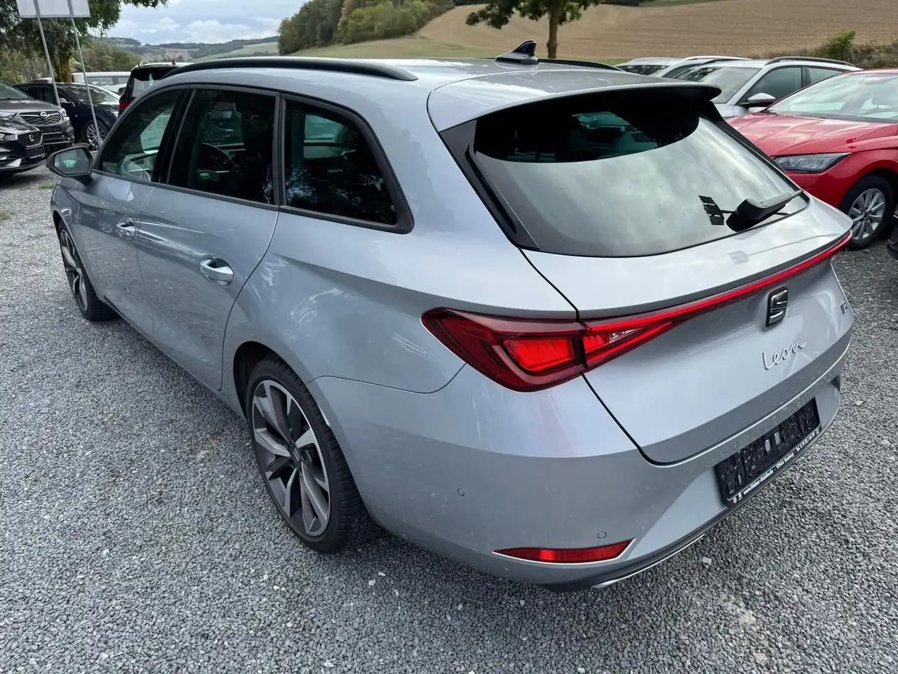 SEAT Leon 1.5 eTSI *DSG*FR*PDCHI+VO*TEMPOMAT*DAB*VOLL — Galería del vehículo 4