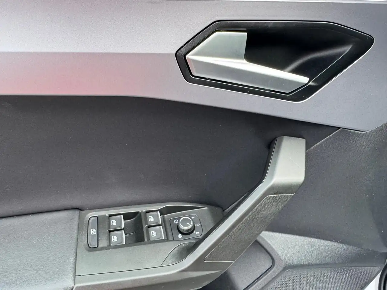 SEAT Leon 1.5 eTSI *DSG*FR*PDCHI+VO*TEMPOMAT*DAB*VOLL — Galería del vehículo 21