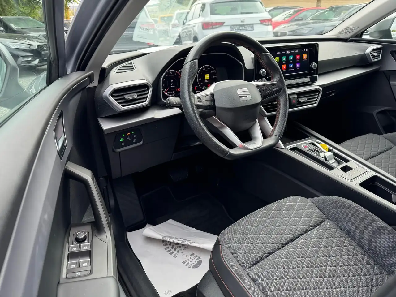 SEAT Leon 1.5 eTSI *DSG*FR*PDCHI+VO*TEMPOMAT*DAB*VOLL — Galería del vehículo 12