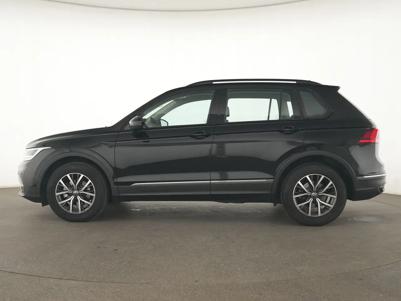 Volkswagen Tiguan Life LED|Kamera|ACC|CarPlay|SHZ|Navi|PDC — معرض صور السيارة 9