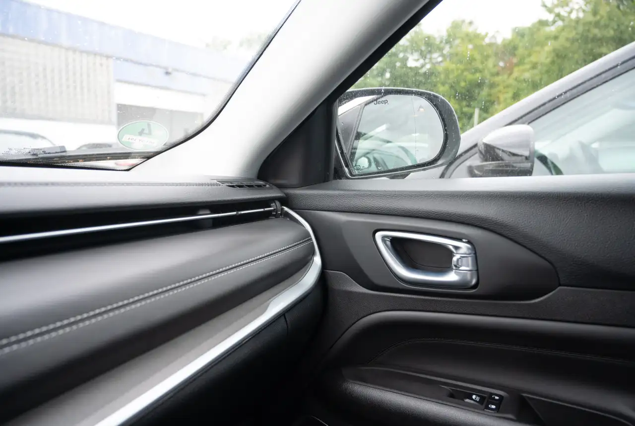 Jeep Compass 1.5 GSE T4 48V e-Hybrid *MIRROR SCREEN*WINTER-PAKET* — Vehicle gallery 13