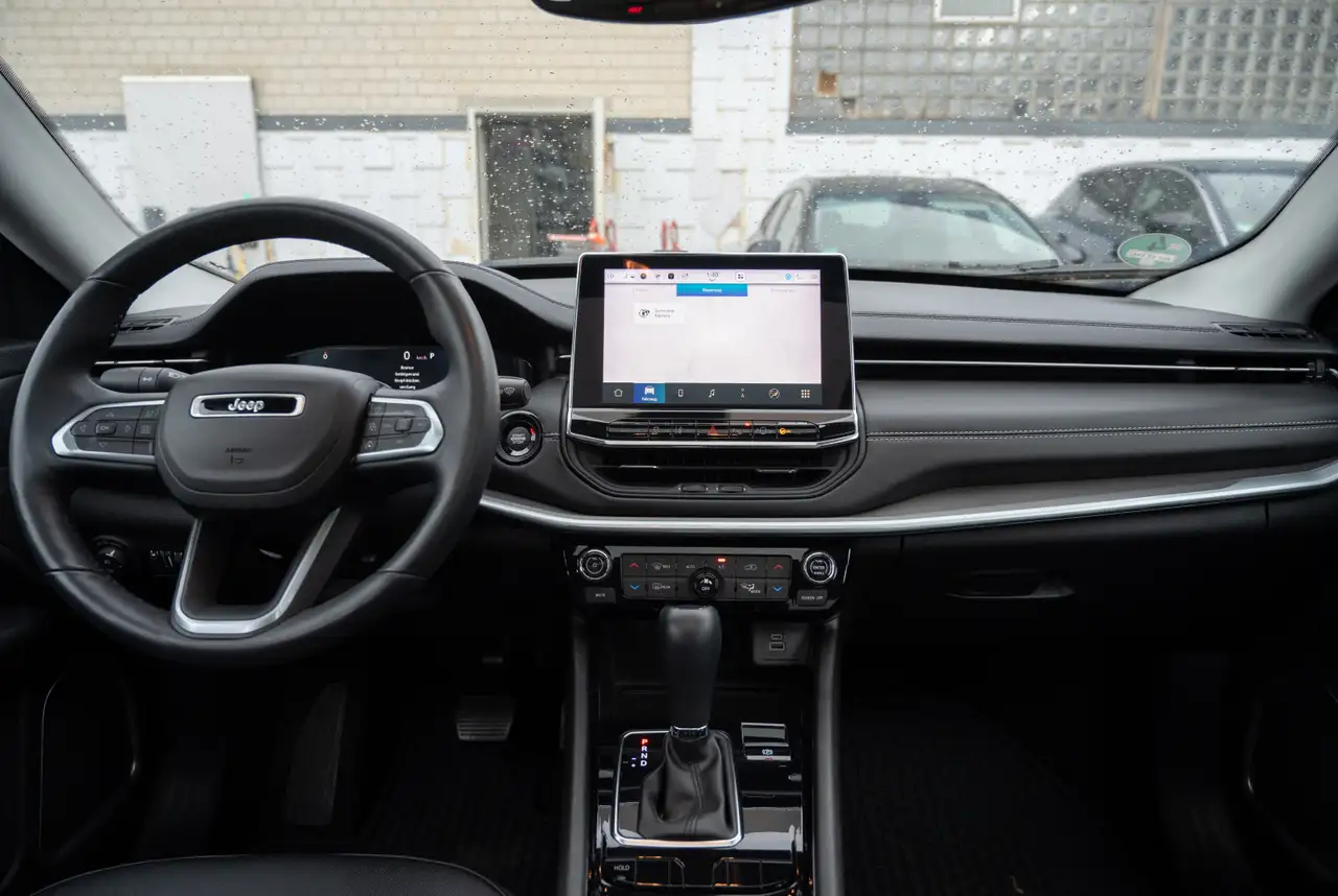 Jeep Compass 1.5 GSE T4 48V e-Hybrid *MIRROR SCREEN*WINTER-PAKET* — Vehicle gallery 6
