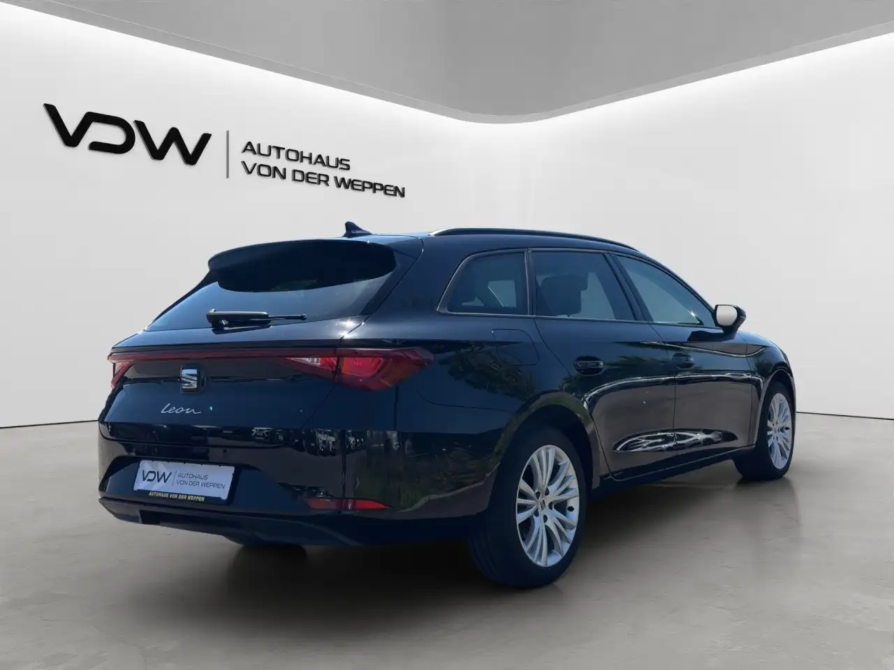 SEAT Leon Sportstourer eTSI DSG Style FullLink SHZ — معرض صور السيارة 9