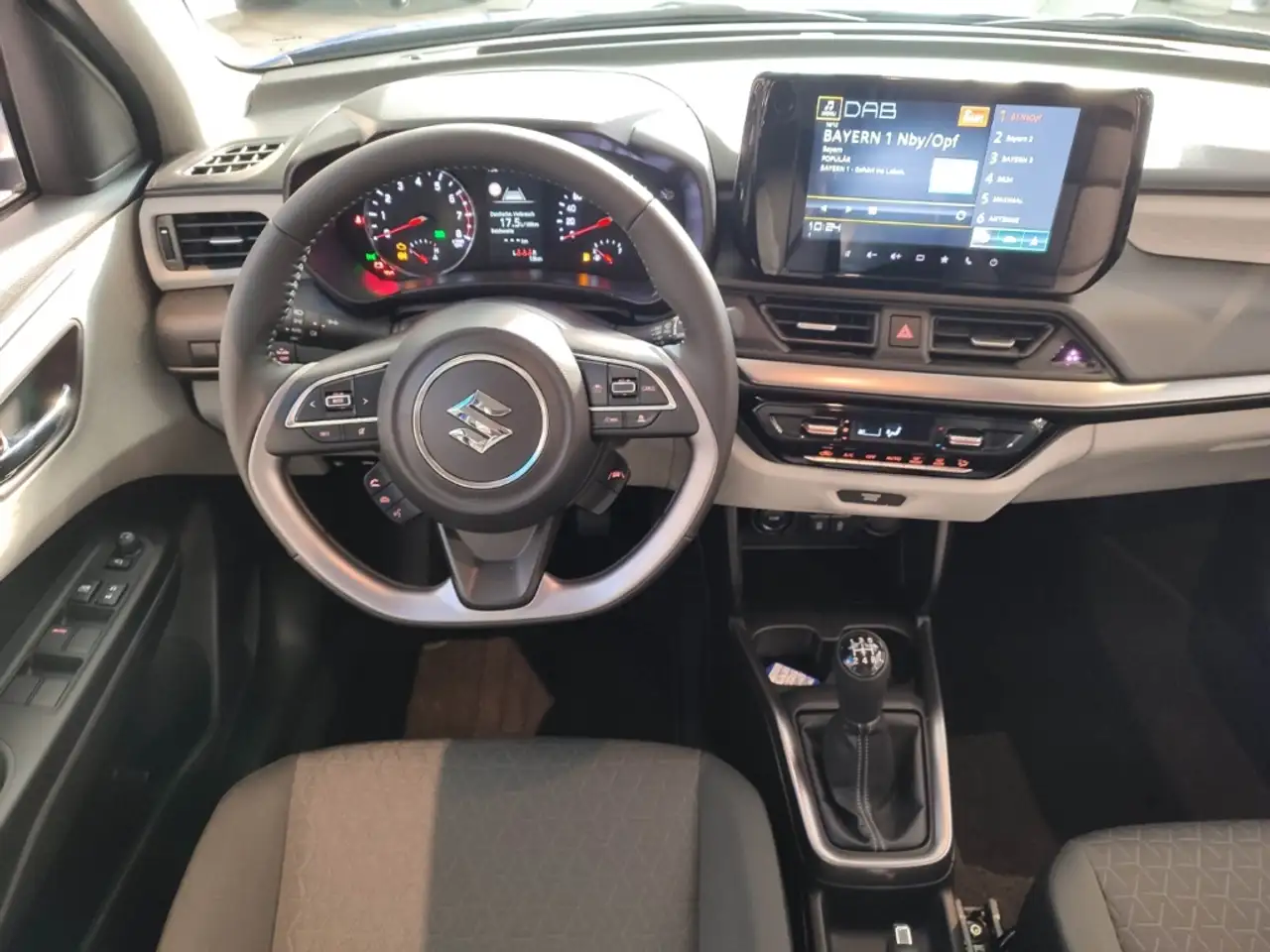 Suzuki Swift Comfort+ Navi ACC RFK LED Klimaaut Sportpaket PDC — معرض صور السيارة 6