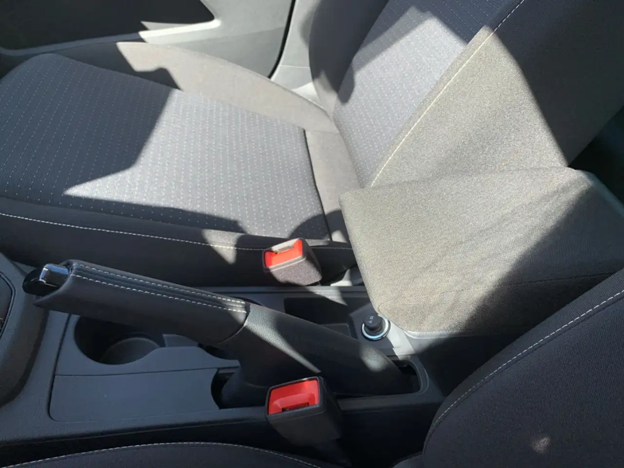 SEAT Ibiza STYLE EDITION 1.0 TSI PDC+SHZ+TEMPOMAT+DAB — Galería del vehículo 30