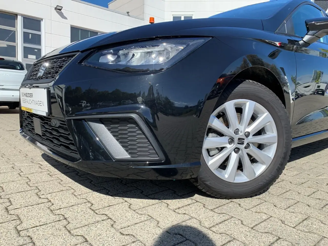 SEAT Ibiza STYLE EDITION 1.0 TSI PDC+SHZ+TEMPOMAT+DAB — Galería del vehículo 24