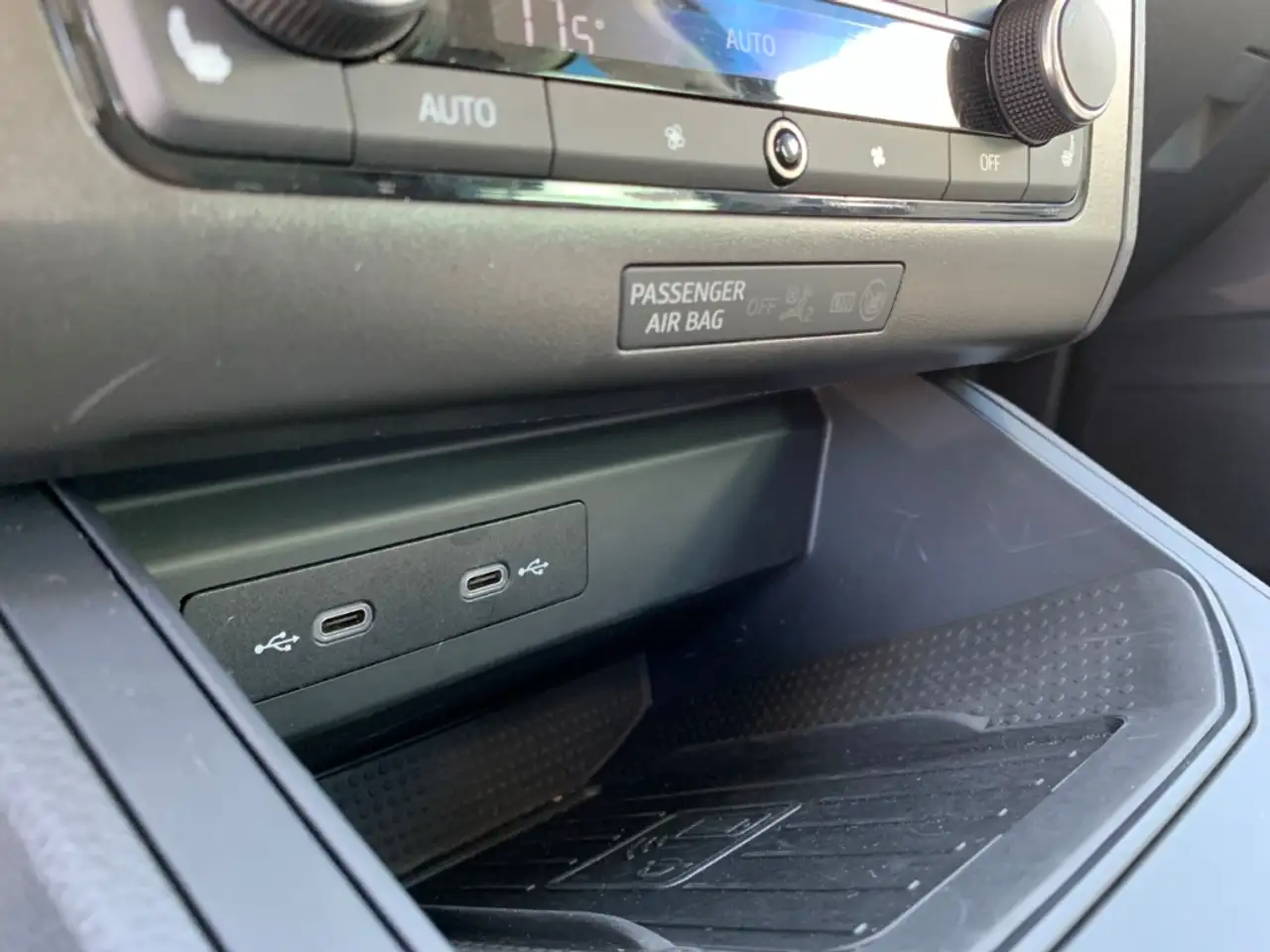 SEAT Ibiza STYLE EDITION 1.0 TSI PDC+SHZ+TEMPOMAT+DAB — Galería del vehículo 33