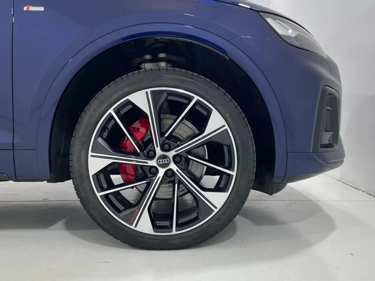 Audi Q5 40 TDI quattro-ultra Black line S tronic 150kW — معرض صور السيارة 16