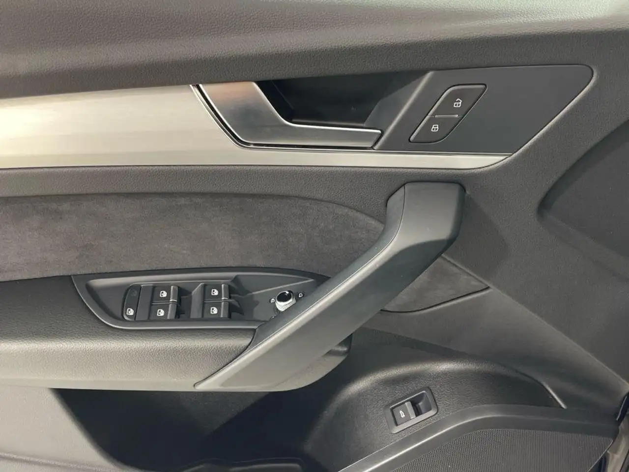 Audi Q5 40 TDI quattro-ultra Black line S tronic 150kW — معرض صور السيارة 14