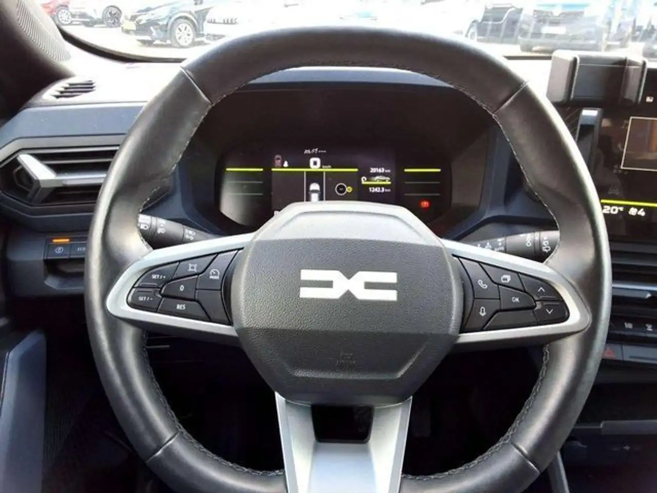 Dacia Duster JOURNEY TCE 130/360KAMERA/NAVI/CARPLAY — معرض صور السيارة 9