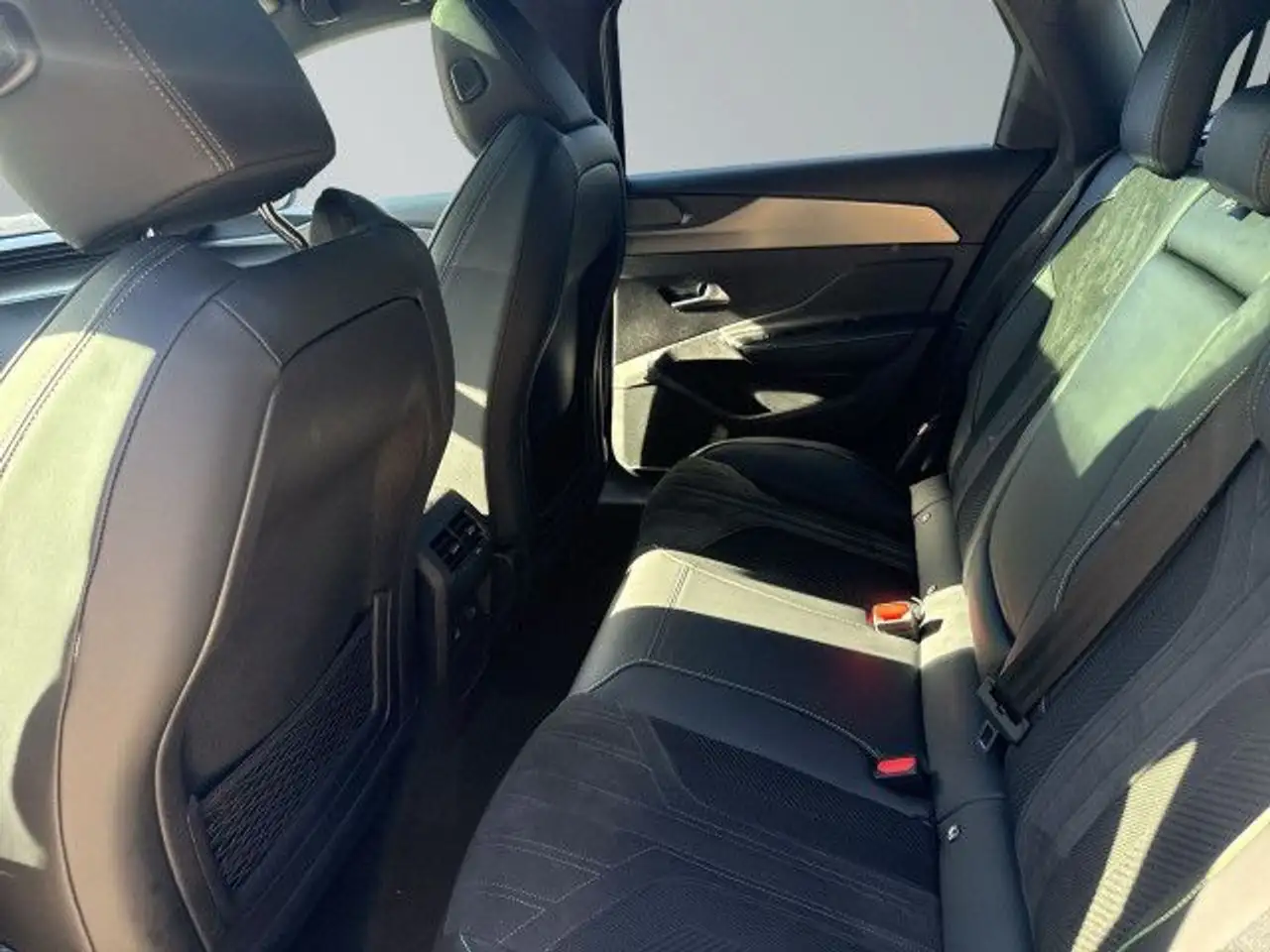 Peugeot 308 SW GT PureTech 130 EAT8 / PANO / R-Kam. / FOC — معرض صور السيارة 18