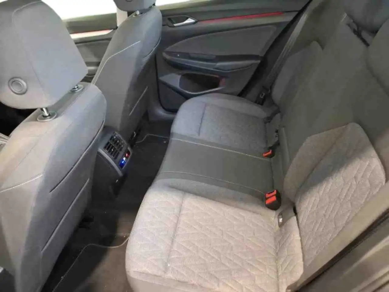 Volkswagen Golf 1.0eTSI DSG Move LED ACC APP Sitzhzg PDC — Vehicle gallery 6