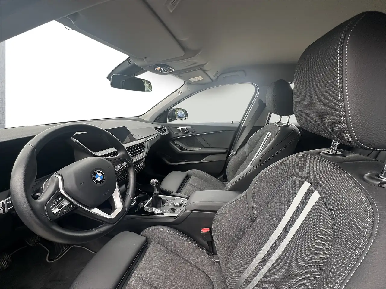 BMW 116 i SPORT LINE LC PROF LED GRA PDC SHZG DAB WLAN — Galería del vehículo 11