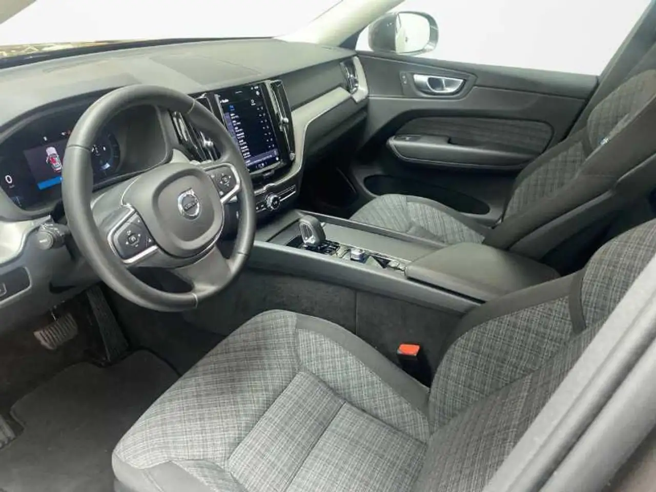 Volvo XC60 2.0 B4 D Core Auto — Galerie du véhicule 20