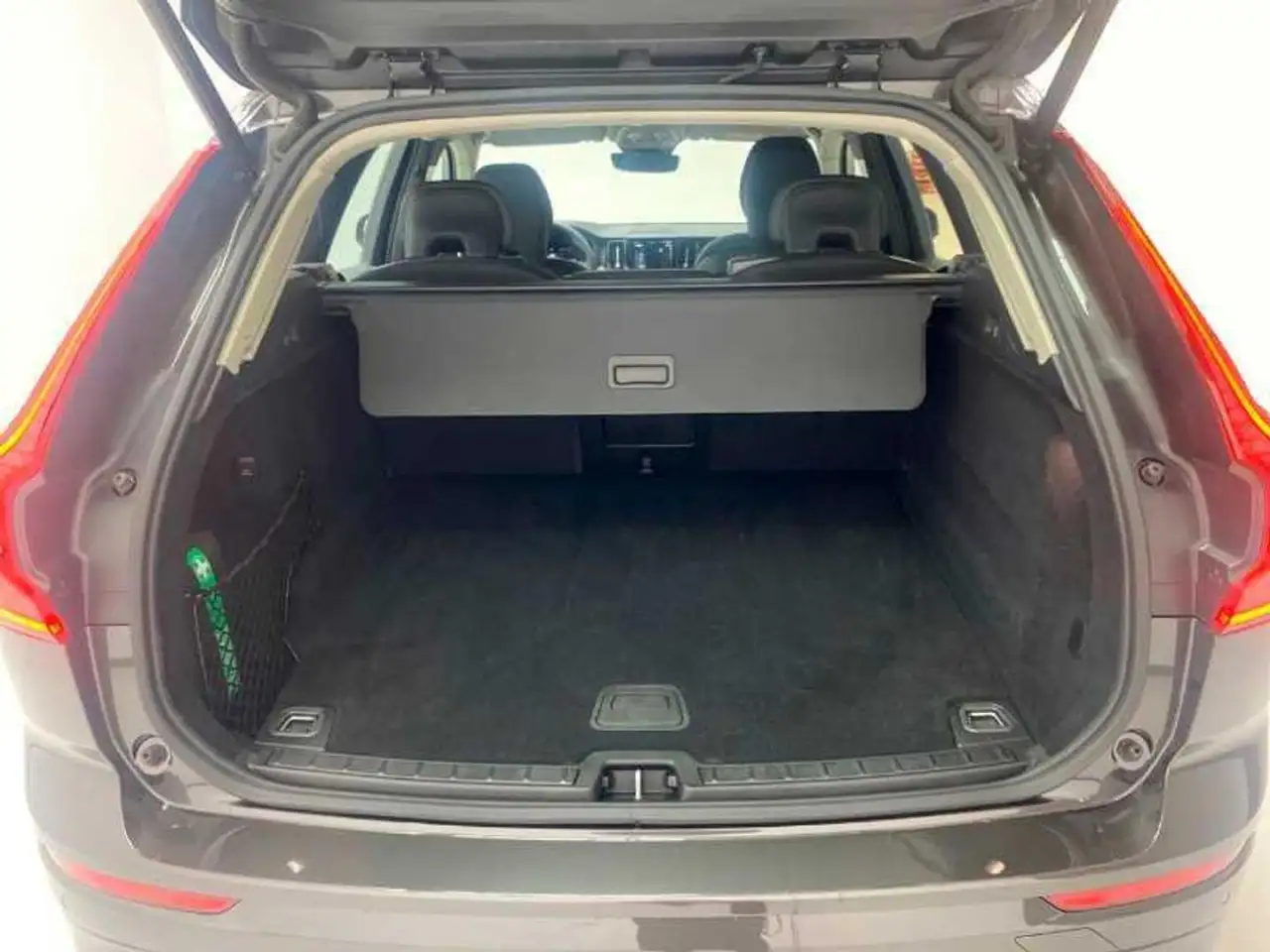 Volvo XC60 2.0 B4 D Core Auto — Galerie du véhicule 12