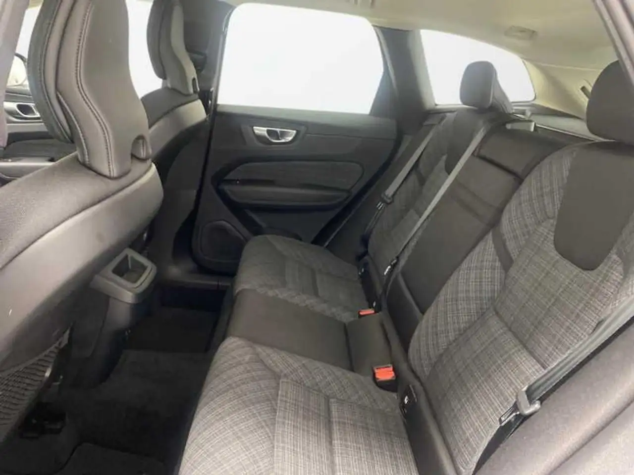 Volvo XC60 2.0 B4 D Core Auto — Galerie du véhicule 11
