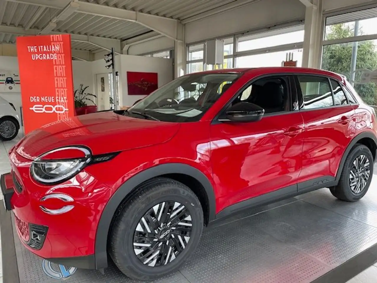 Fiat 600e 115 kW (156PS) Red ** incl. Wallbox ** — Galería del vehículo 5