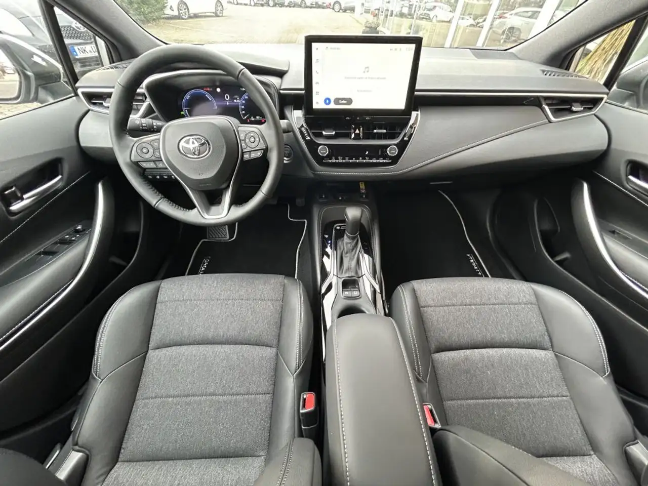 Toyota Corolla 1.8 Hybrid Touring Sports Team Deutschland — Galerie du véhicule 8