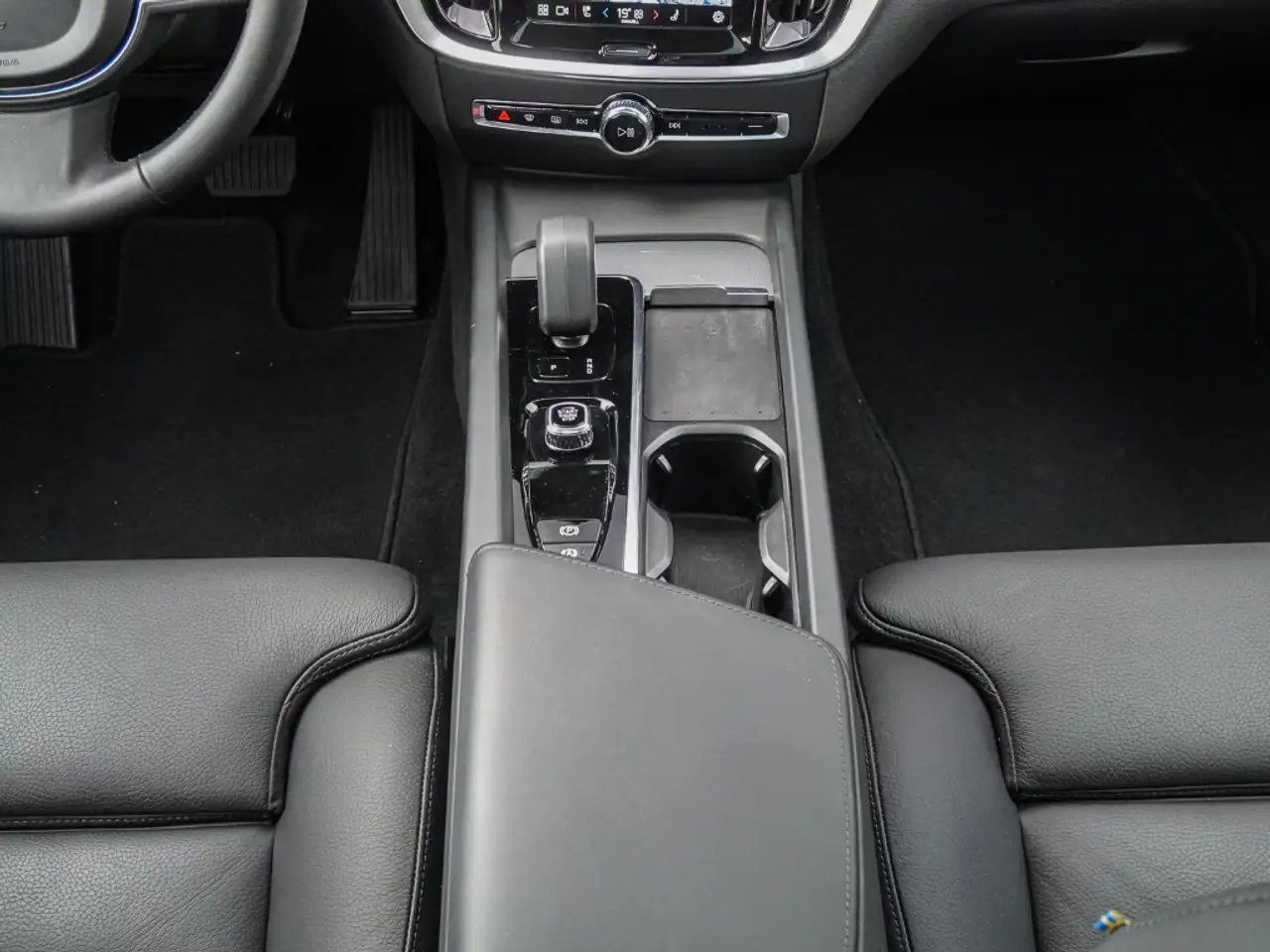 Volvo V60 Cross Country Cross Country Plus AWD StandHZG El. Panodach Digit — معرض صور السيارة 15