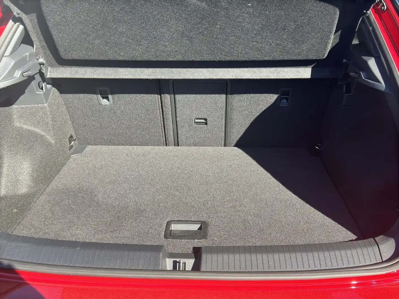 Volkswagen T-Roc R-Line Black-Pack *Pano/Matrix-LED/Navi/SHZG/1.HD* — معرض صور السيارة 20