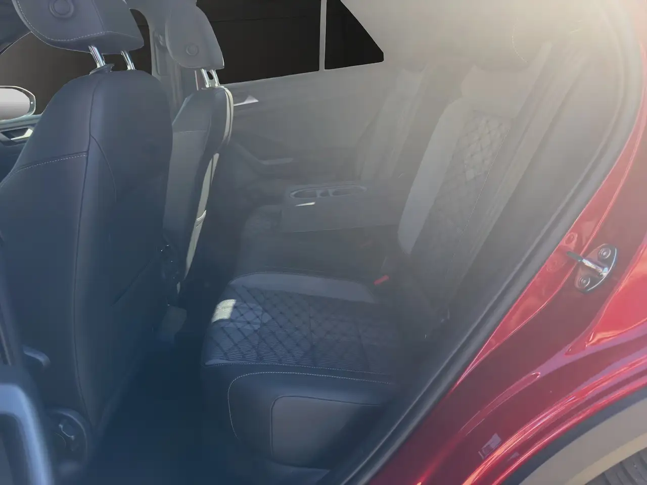 Volkswagen T-Roc R-Line Black-Pack *Pano/Matrix-LED/Navi/SHZG/1.HD* — معرض صور السيارة 13