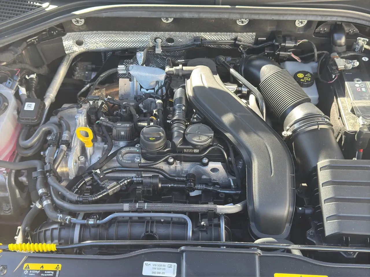 Volkswagen T-Roc R-Line Black-Pack *Pano/Matrix-LED/Navi/SHZG/1.HD* — معرض صور السيارة 21
