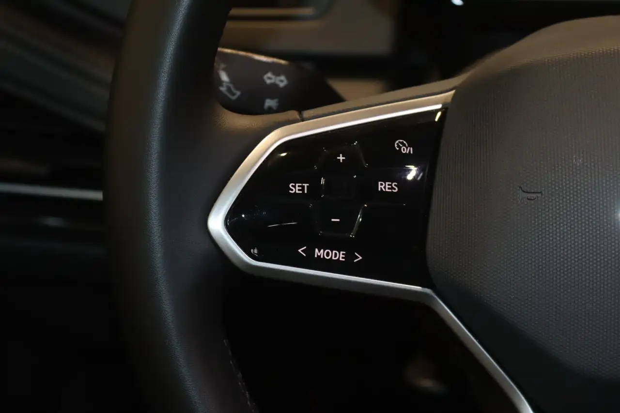 Volkswagen ID.3 Pro 150 kW 62 kw h-CCS-NAV-LED-SHZ-PDC-SPUR — معرض صور السيارة 15