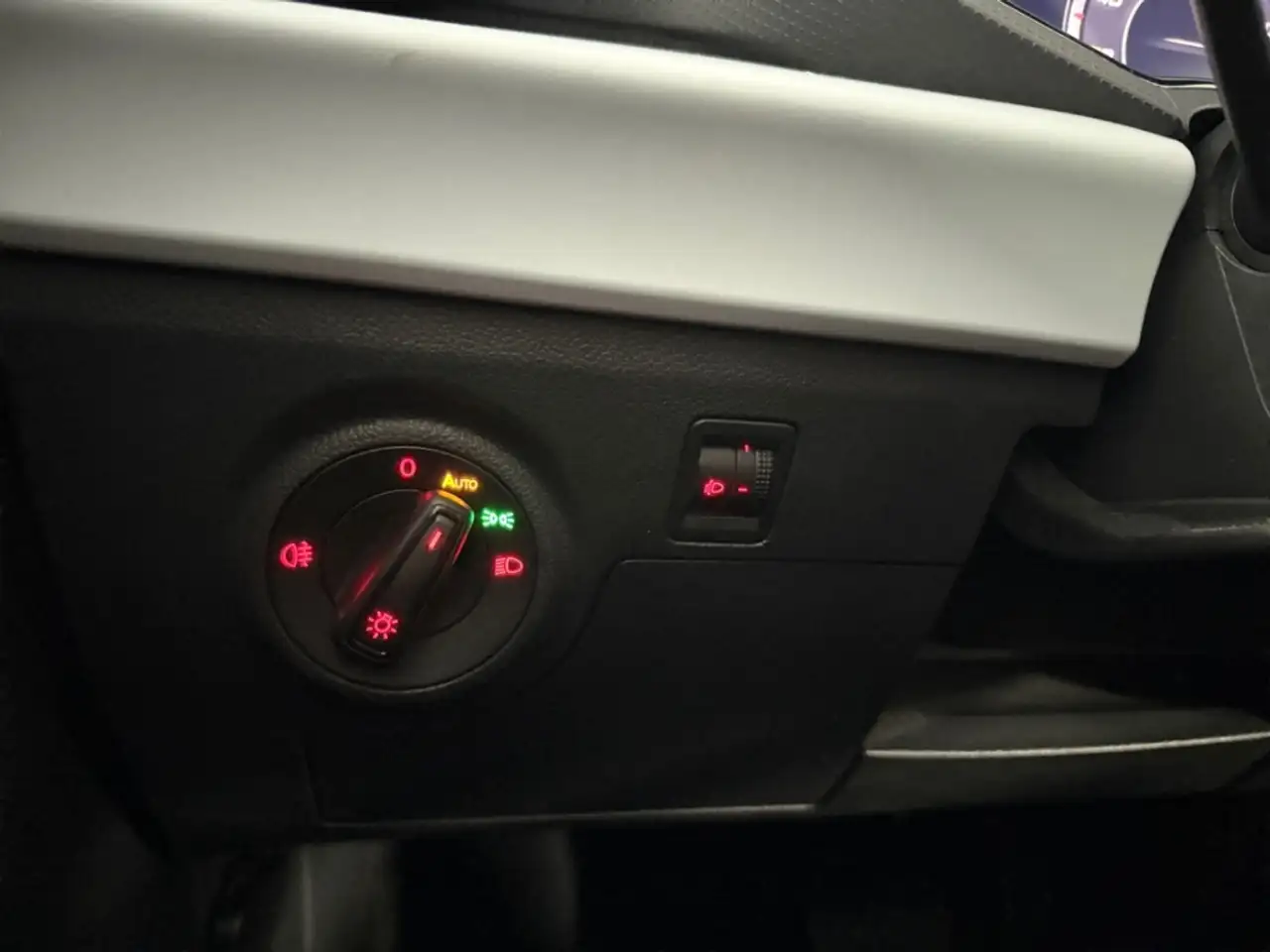 SEAT Ibiza Style AUTOMATIK ALLWETTER LED DIG-DISPLAY TEMPOMAT — معرض صور السيارة 16