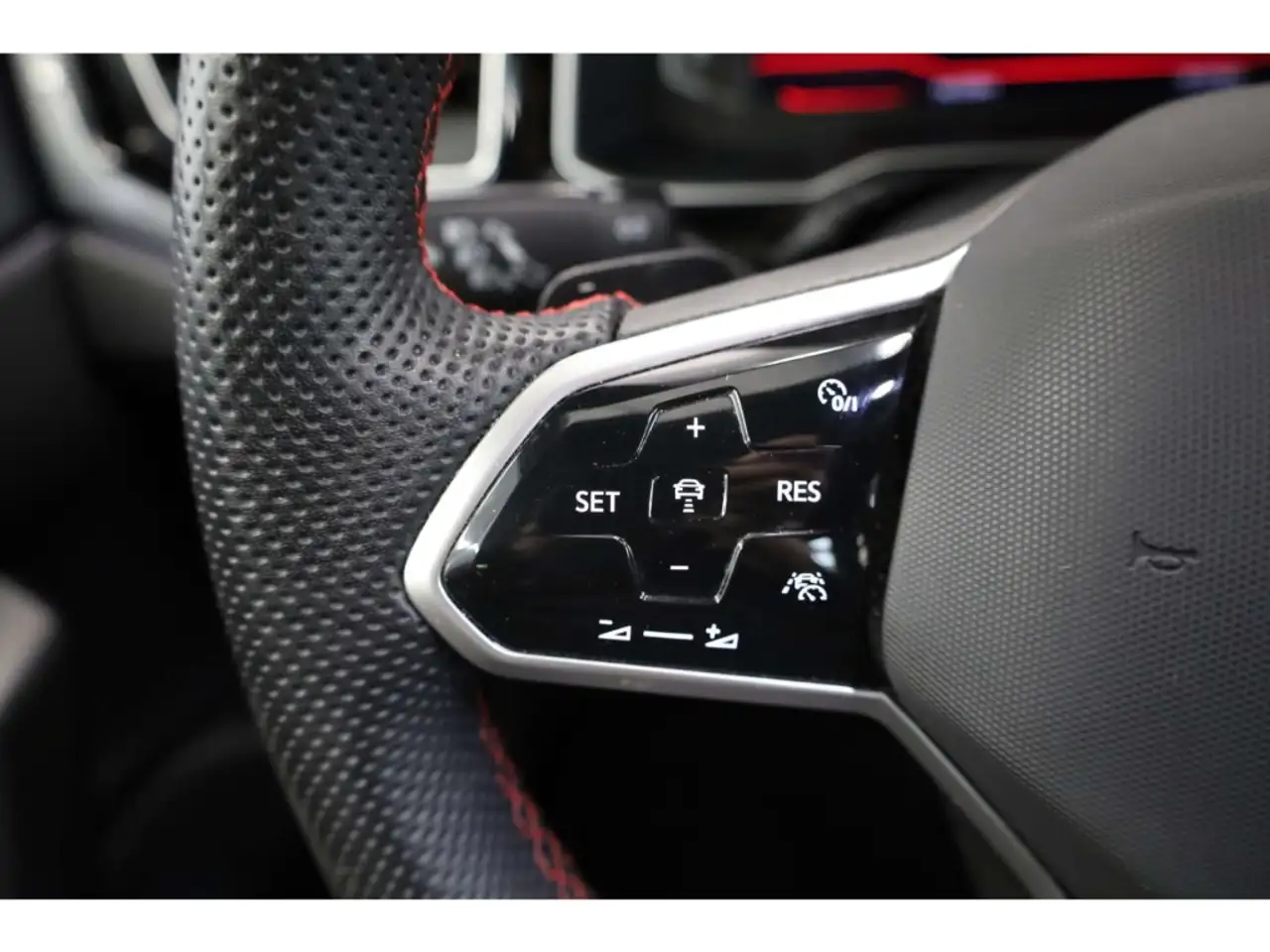 Volkswagen Polo GTI 2.0 TSI OPF DSG Matrix/NAV/ACC/RFK/SH — معرض صور السيارة 11
