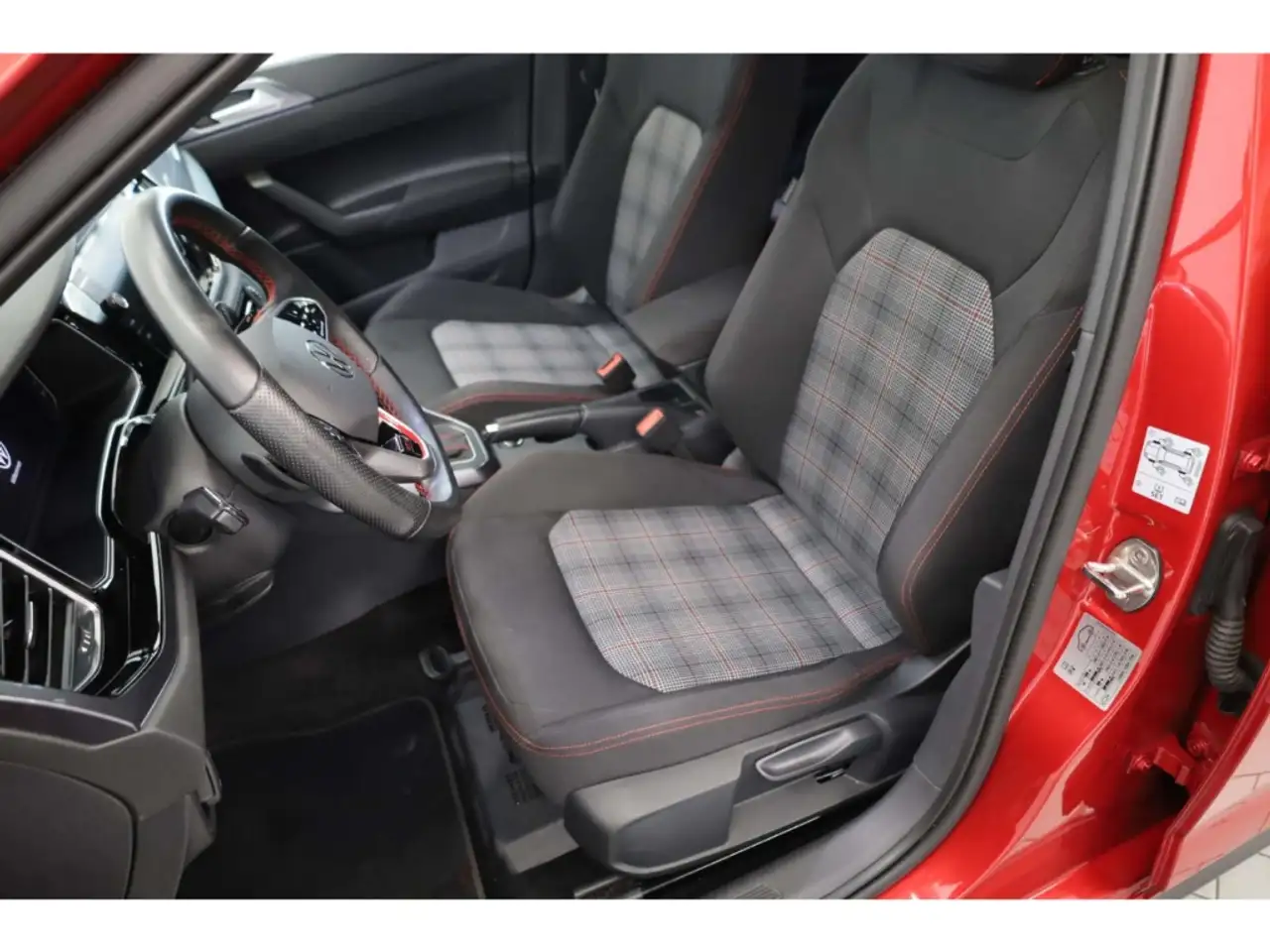 Volkswagen Polo GTI 2.0 TSI OPF DSG Matrix/NAV/ACC/RFK/SH — معرض صور السيارة 6
