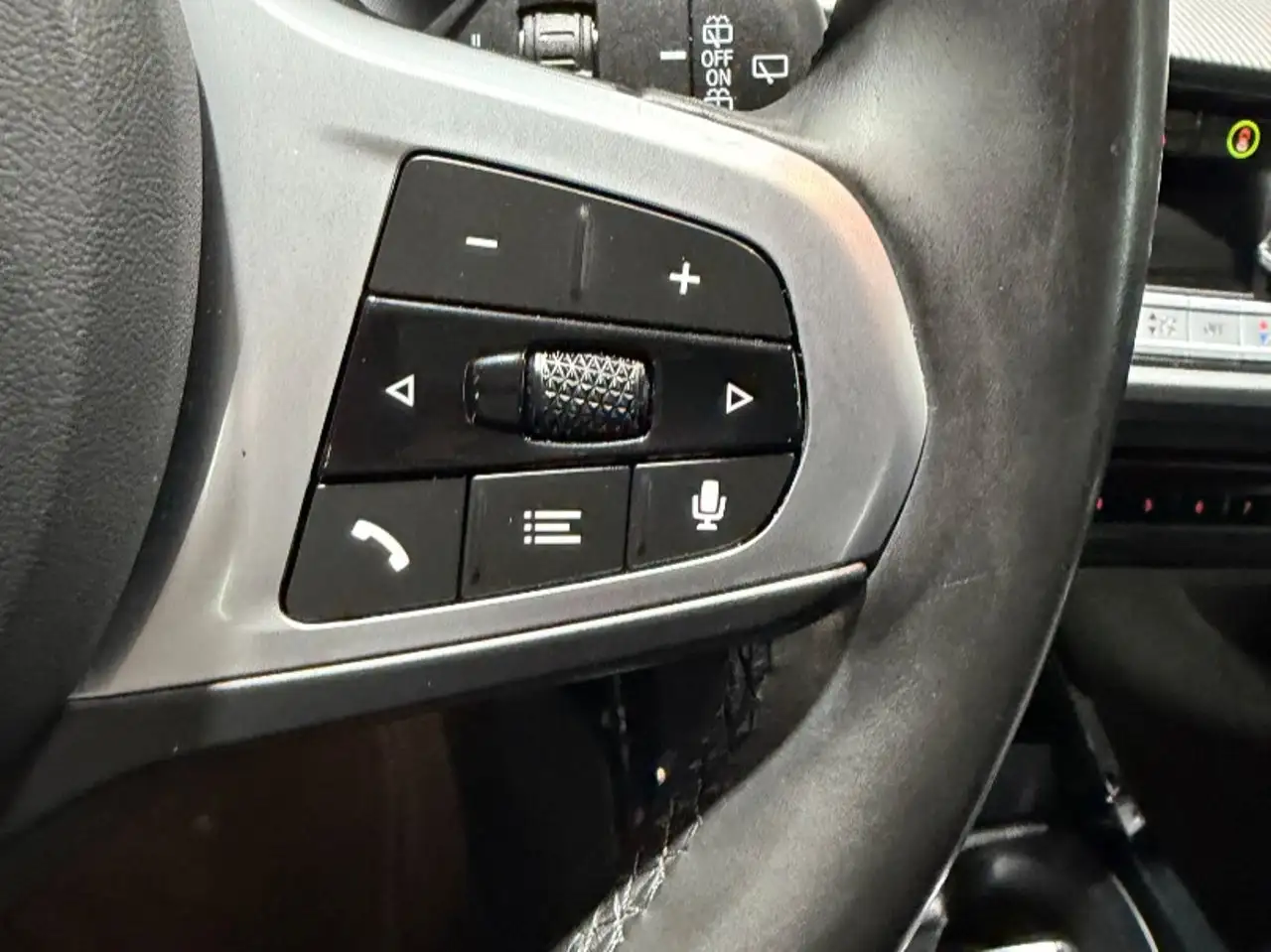 BMW 118 118iA — معرض صور السيارة 24