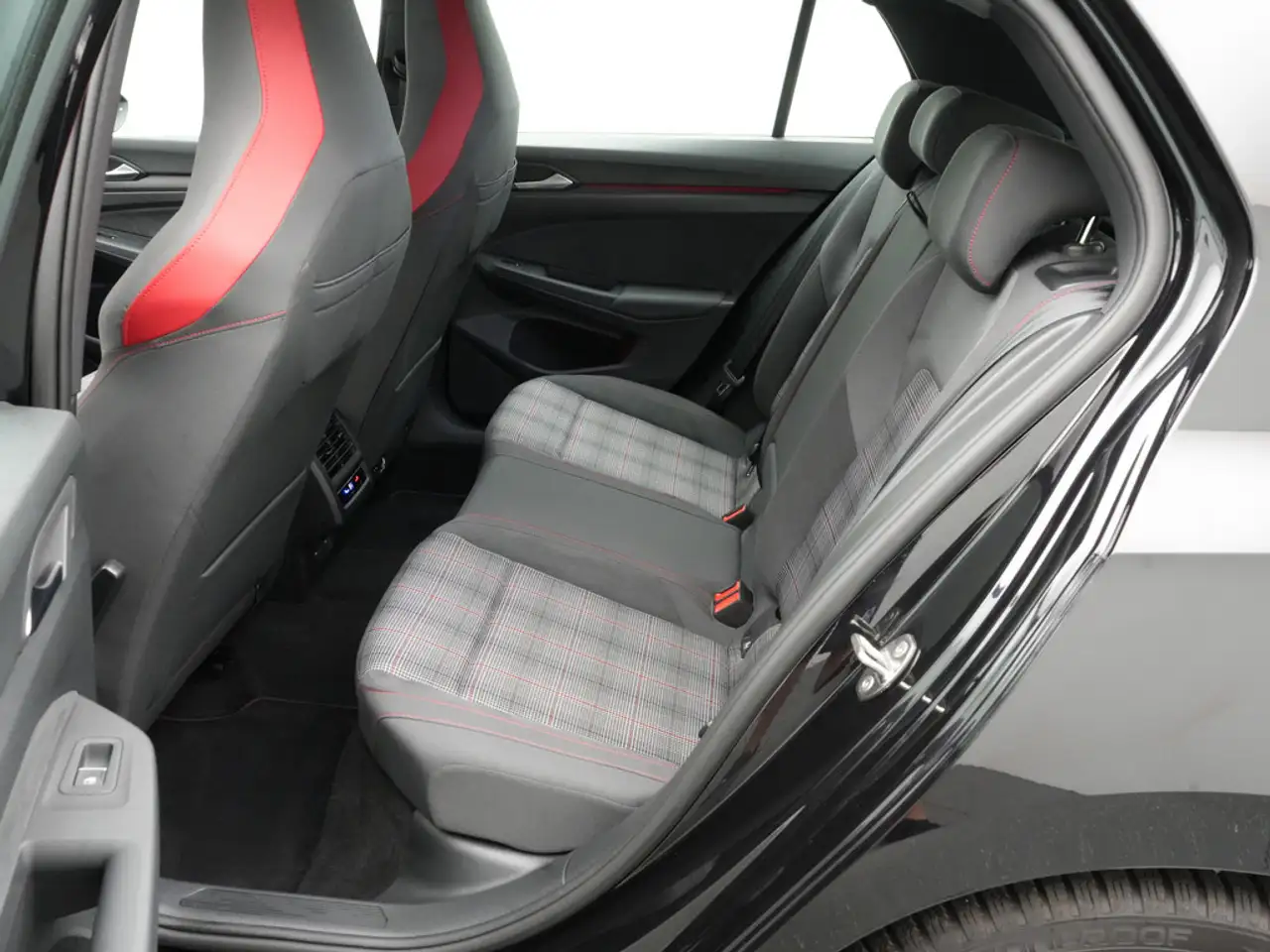 Volkswagen Golf VIII GTI DSG VIRT LED CARPLAY SHZ PDC — معرض صور السيارة 11