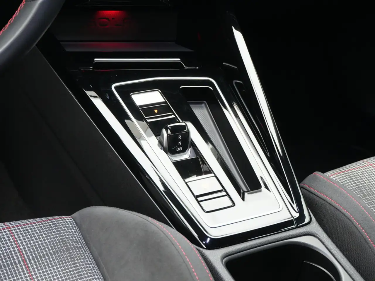 Volkswagen Golf VIII GTI DSG VIRT LED CARPLAY SHZ PDC — معرض صور السيارة 9