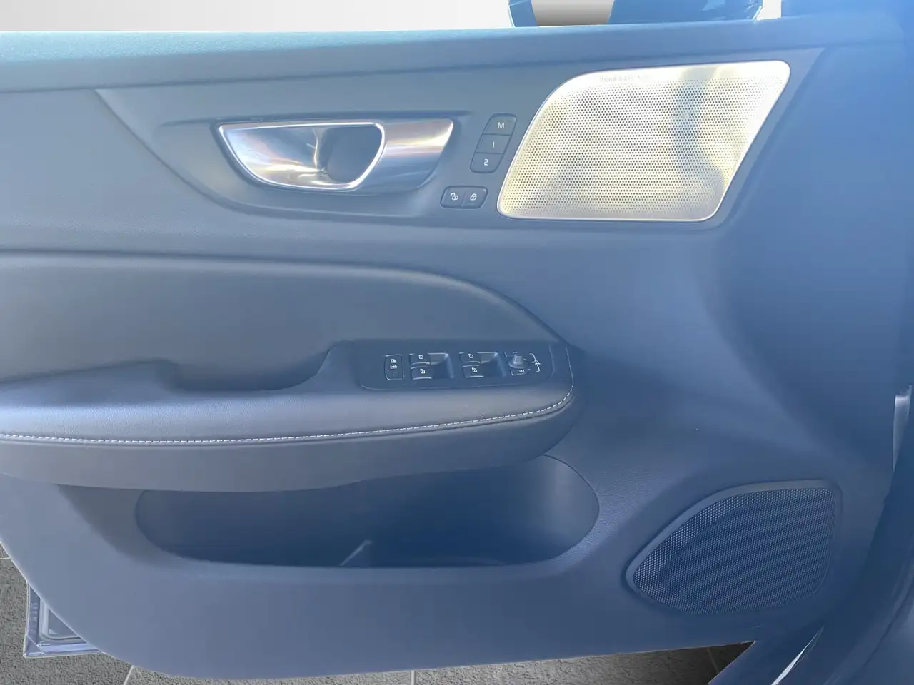 Volvo V60 Kombi T8 Ultra Dark Recharge WiPa*LED*SitzHZG — معرض صور السيارة 17