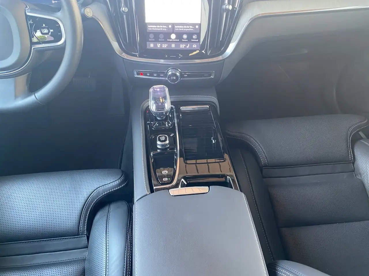 Volvo V60 Kombi T8 Ultra Dark Recharge WiPa*LED*SitzHZG — معرض صور السيارة 9