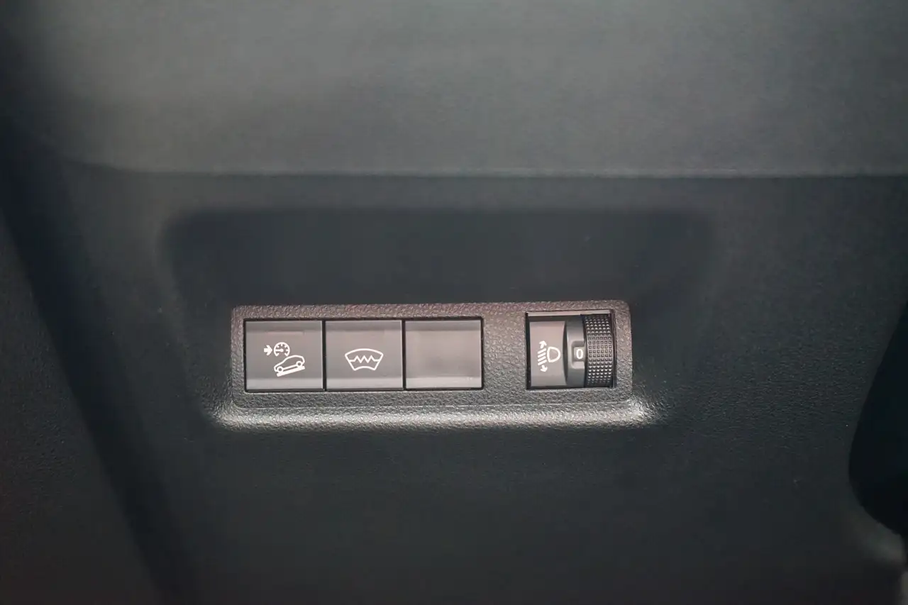 Jeep Avenger 1.2 Altitude LED ACC Navi Kamera — معرض صور السيارة 27