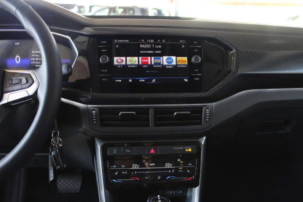 Volkswagen T-Cross 1.5TSI DSG STYLE ACC AHK RF-KAMERA NAVI WINTERPAKET — Galerie du véhicule 6