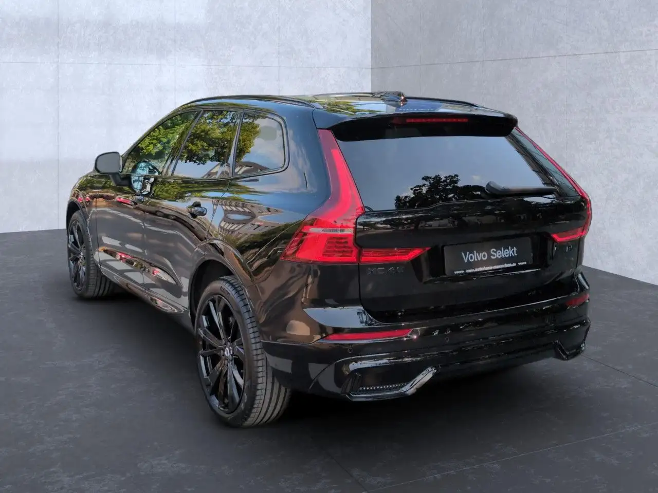 Volvo XC60 B5 (Benzin) Plus Black Edition AWD - RFK Navi — معرض صور السيارة 5