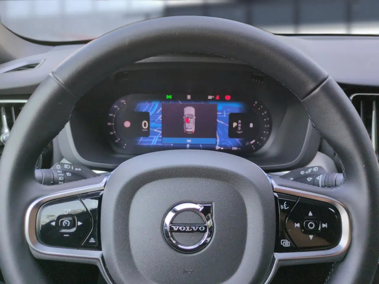 Volvo XC60 B5 (Benzin) Plus Black Edition AWD - RFK Navi — معرض صور السيارة 15