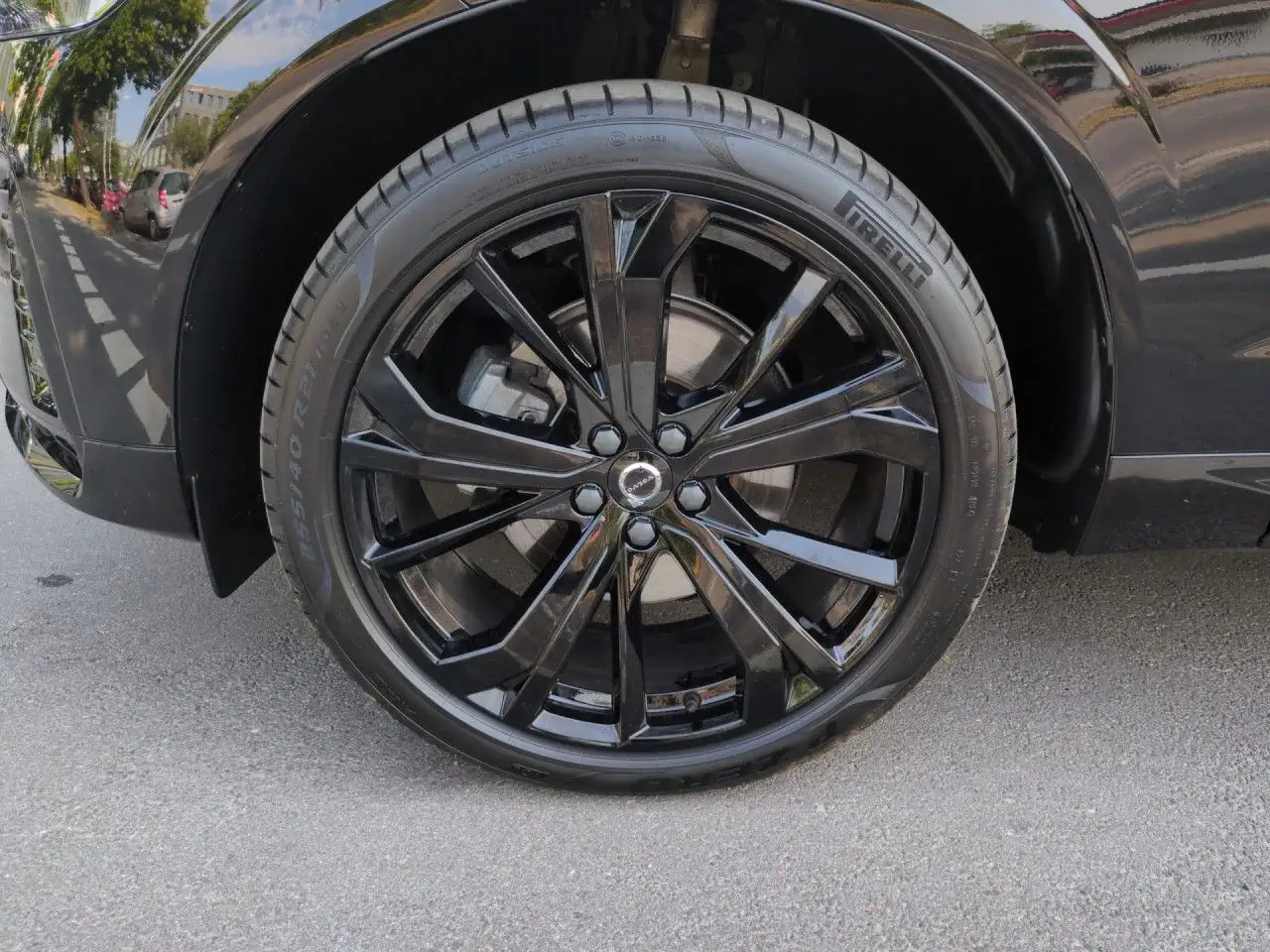 Volvo XC60 B5 (Benzin) Plus Black Edition AWD - RFK Navi — معرض صور السيارة 23