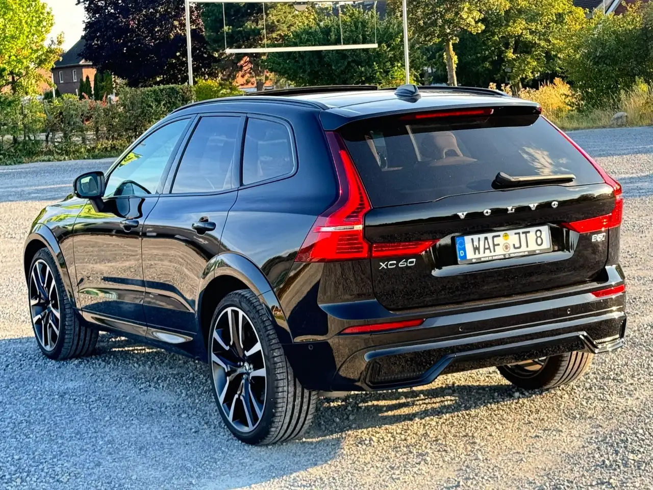 Volvo XC60 ULTRA DARK B&W+LUFTFWK+22"+BEL.SITZE — معرض صور السيارة 19